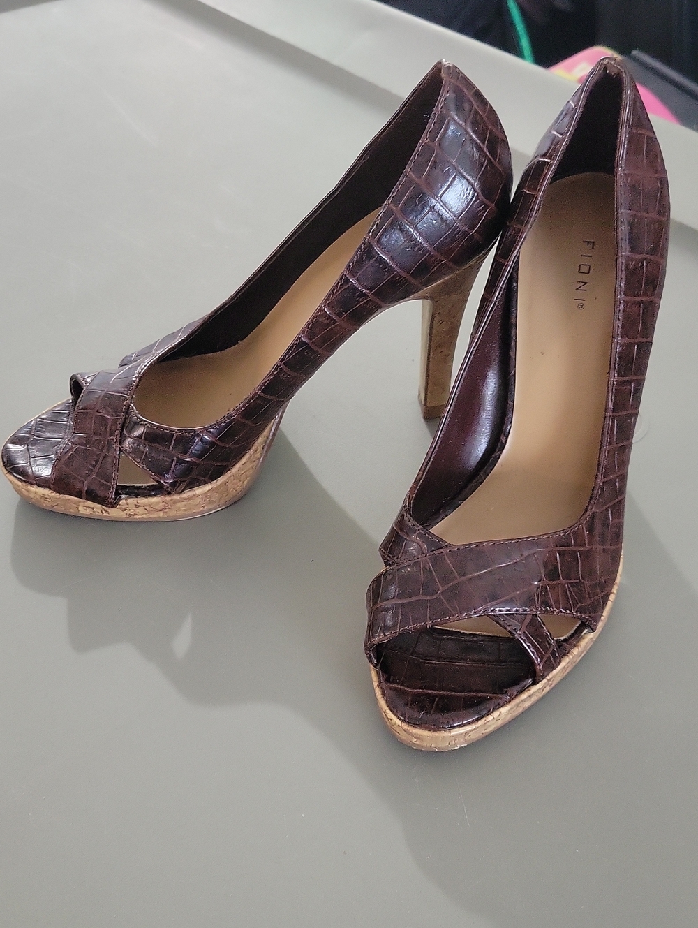 Vintage- NWOT-FIONI Clothing Dark Brown Croc-Embossed Peep-Toe High Heels